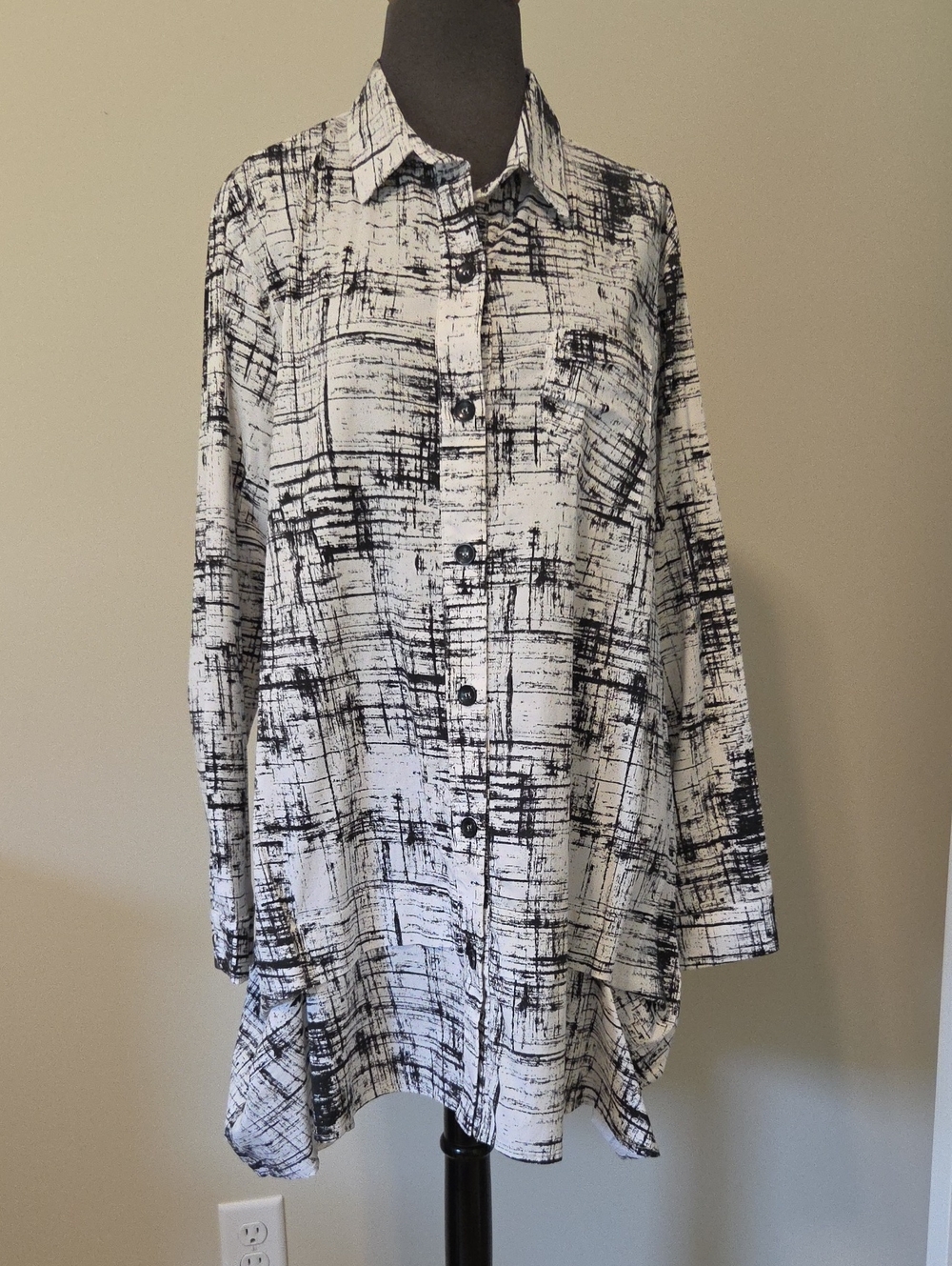 Comfy USA Black & White Grid-Brush Tunic Top